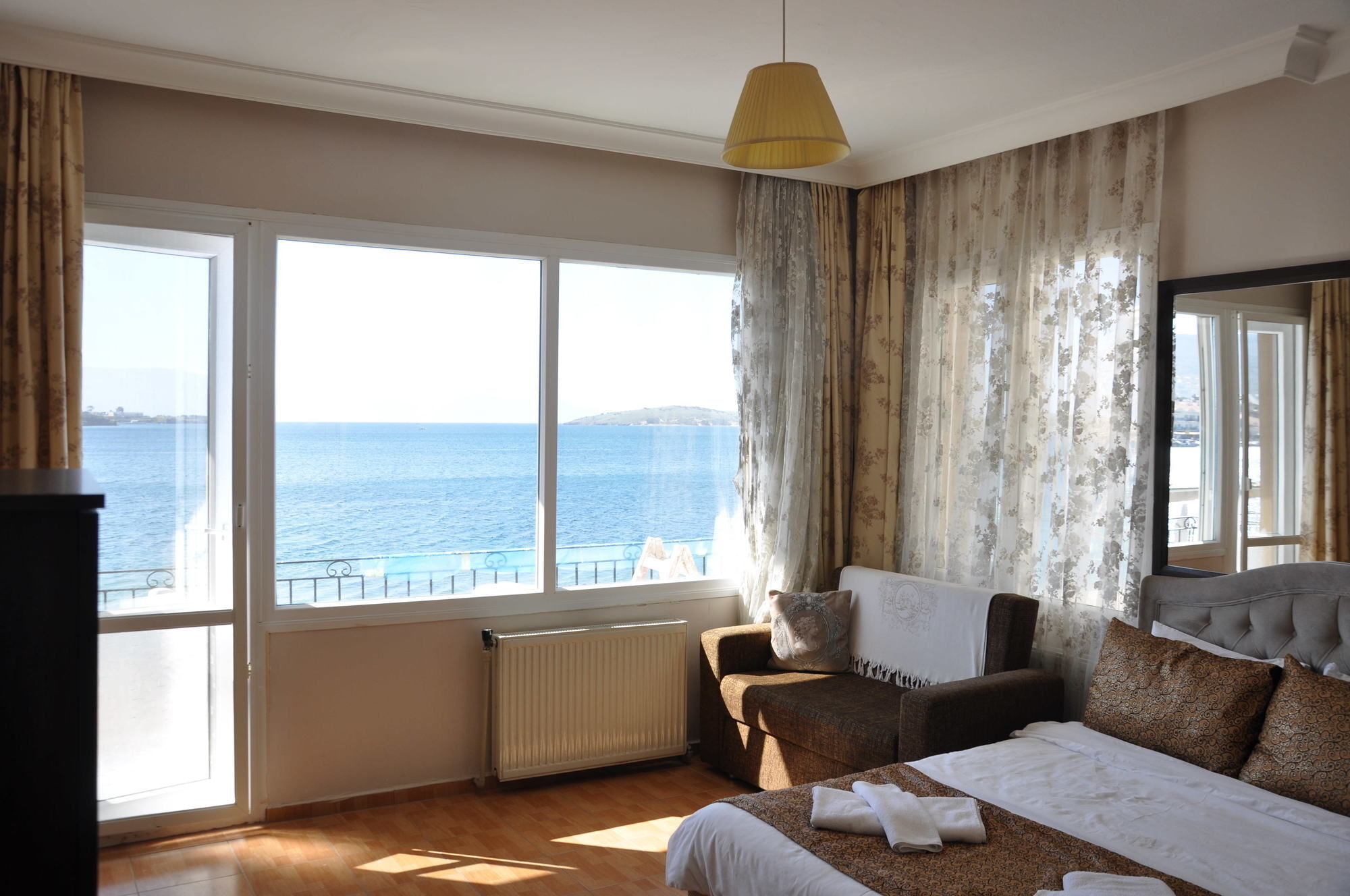 Foca Kumsal Hotel Extérieur photo